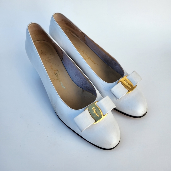 Salvatore Ferragamo Shoes - Salvatore Ferragamo Vintage '00 Vara White Leather Flats With Bow